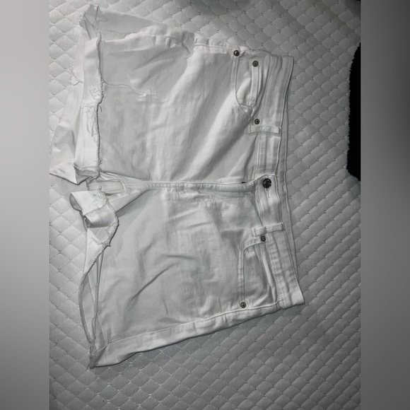 I’m selling 4 pairs of american eagle jean shorts. White, Navy, Blue and black - Picture 3 of 4